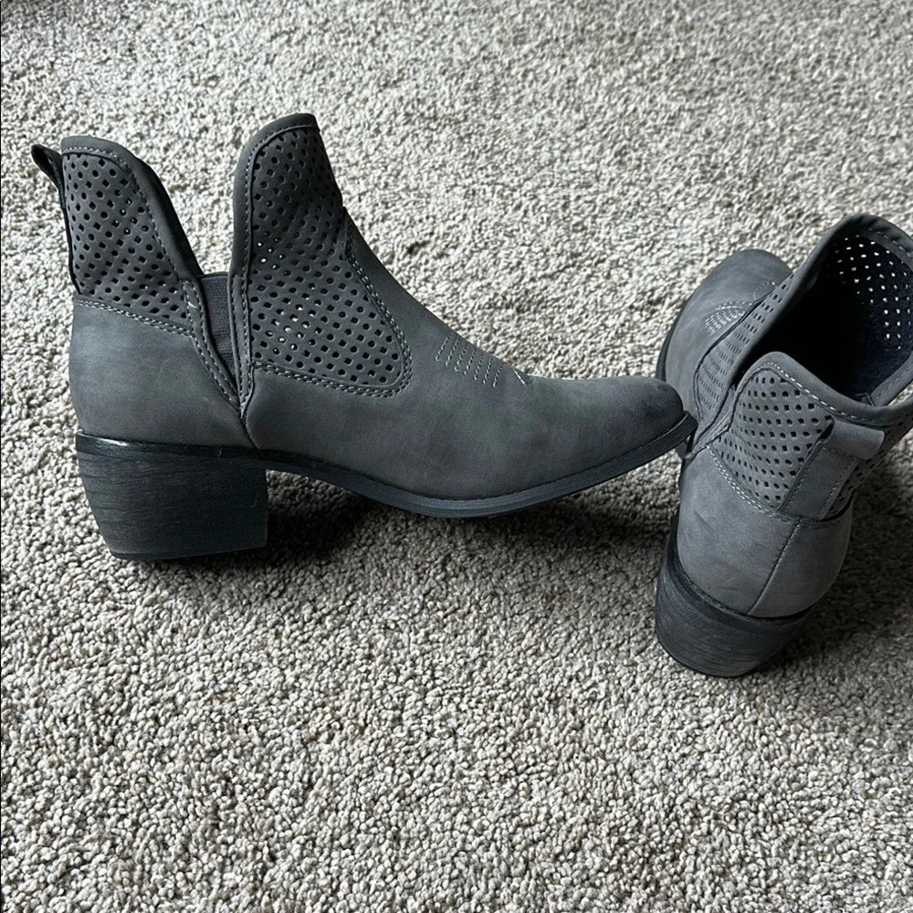 Natural Reflections‎ Gray Perforated Western Ankle Boots Womens 7.5 Charcoal